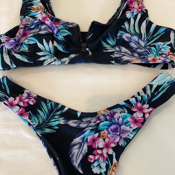 Floral bikini - Picture 2 of 7